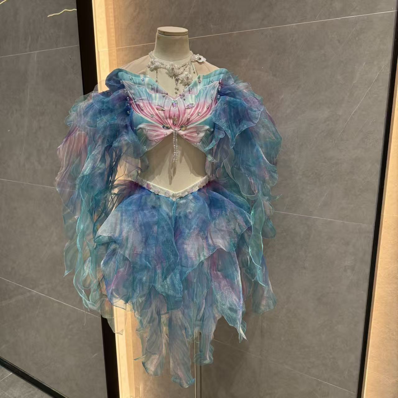 Mermaid Water Dance Skirt Prin - đánh giá và giá Aquarium & Marine Museum Universiti Malaysia Sabah Kota Kinabalu Sabah Reviews